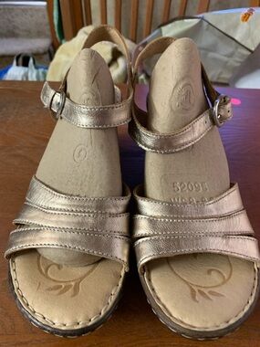 Born Metallic Rose Gold Strappy Sandals Wedge Heel Leather Uppers